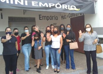 Ato de rua reafirma apelo para que agressores de mulheres sejam denunciados